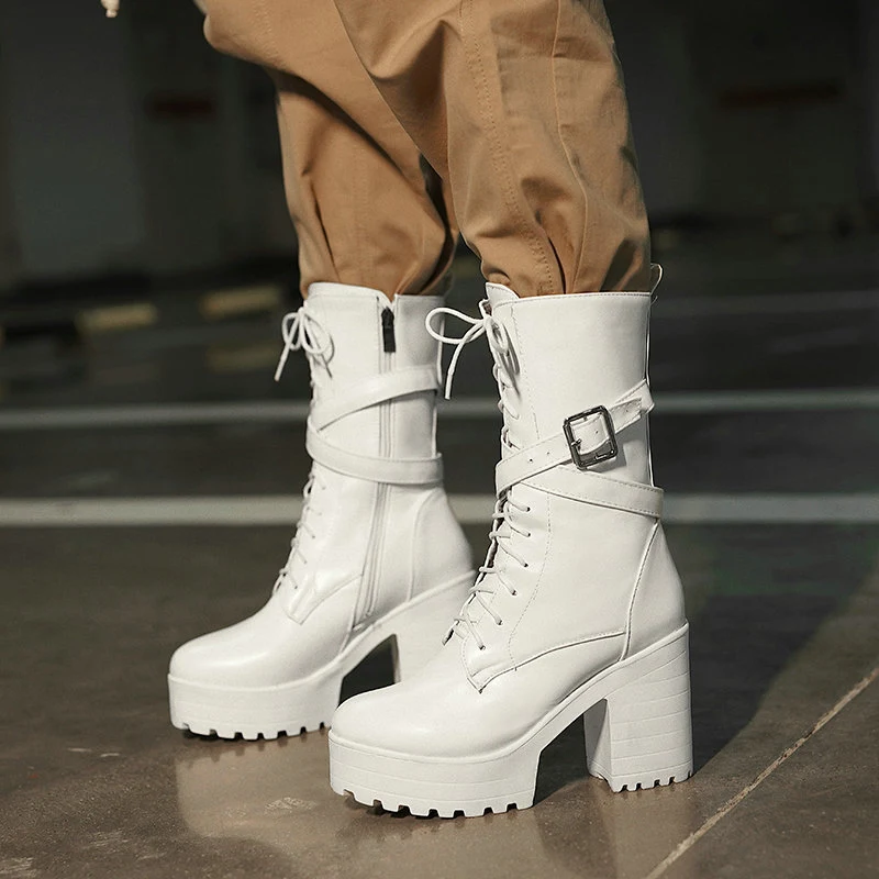 Botas Martin de Salto Super Alto Femininas Eleve seu visual com estas botas estilosas e confortáveis. Perfeitas para um look moderno e sofisticado, ideais para qualquer ocasião. — foto 5