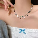Colar de borboleta colorida para mulheres Adicione um toque de encanto ao seu visual com este colar elegante, perfeito para presentear e usar em festas. — foto 4
