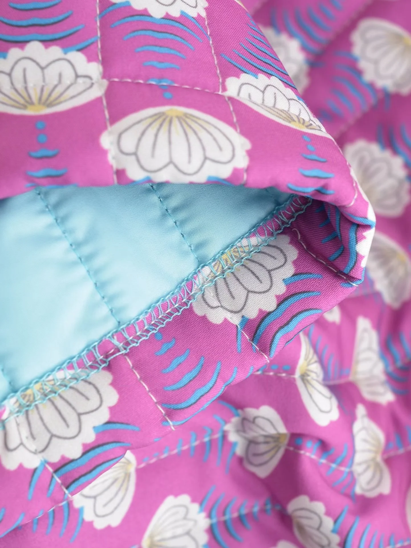 Abrigo acolchado de algodón con estampado étnico multicolor, comodidad y estilo. Perfecto para abrigarte con elegancia en climas fríos. — foto 18