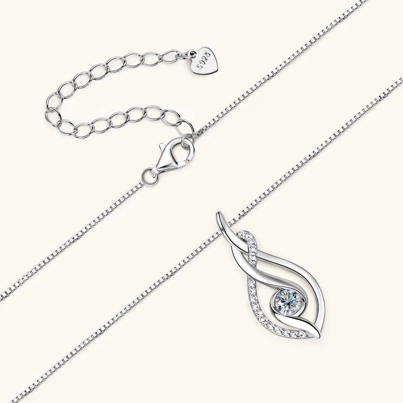 Colar de diamantes e prata, acessórios femininos sofisticados. Joia elegante, brilho deslumbrante, presente perfeito para ocasiões especiais. Exclusivo e charmoso. — foto 3