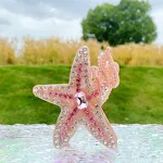 Diamant-ingezette, lichtgewicht luxe acetaten haarclip met vijfpunts ster. Past bij alles, voor een vleugje glamour en verfijning aan je look. — foto 3