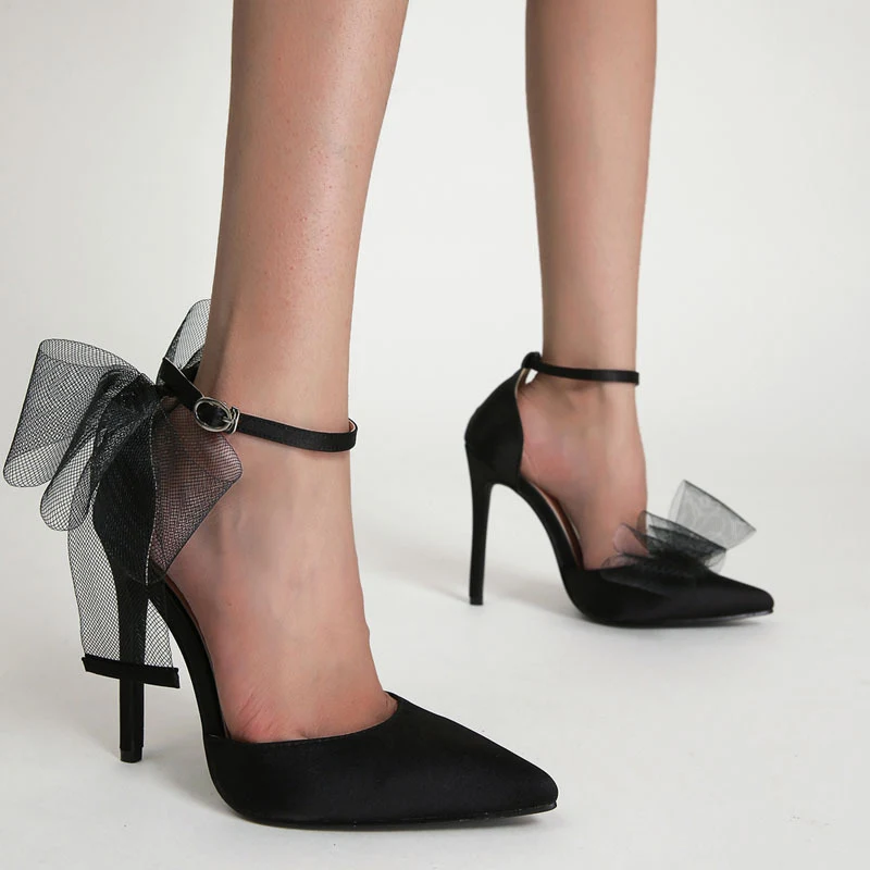 Title 3, Plus Size Pumps mit Schleife und spitzer Zehenp...