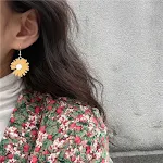 Elegantes pendientes de flores de margarita — foto 5