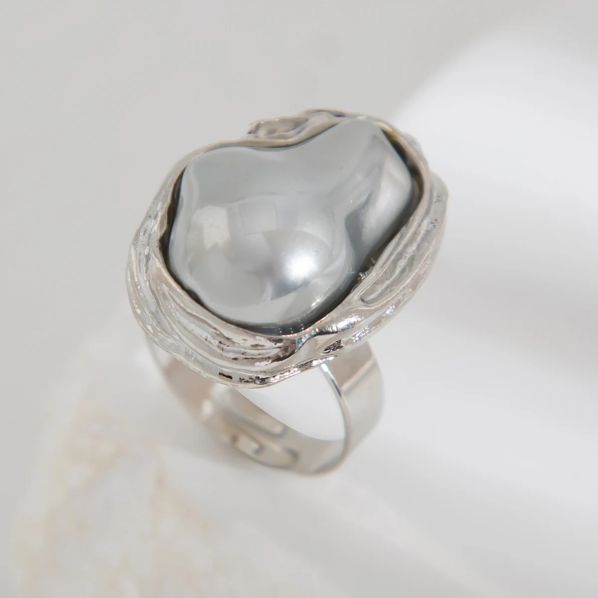 Anel de Pérola Irregular Retrô com Formato Embutido Joia para Mulheres Design Clássico e Sofisticado Presente Ideal para Todas as Ocasiões — foto 2