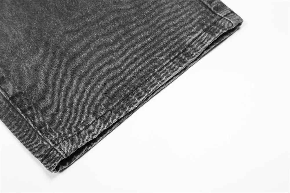 Heren losse spijkerbroek, casual look, gewassen effect, wijde pijpen. Comfortabele broek voor vrije tijd en ontspannen stijl. — foto 6