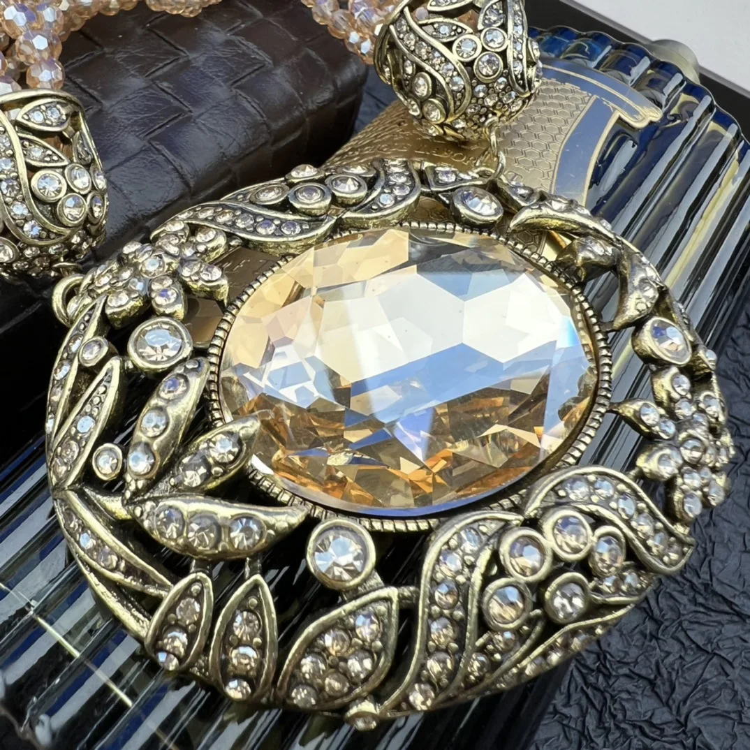 Colar feminino vintage estilo corte, elegante, simples e leve, luxuoso, com strass, perfeito para adicionar um toque de glamour. — foto 2