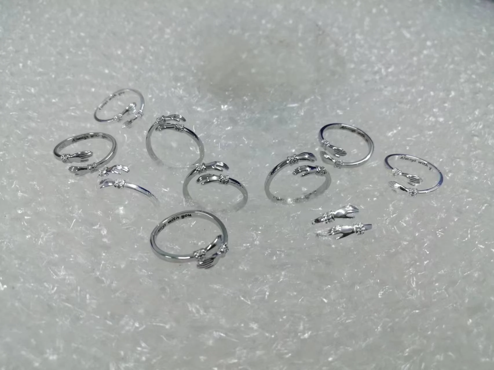 Title 11, Anillo de plata Creative Hands Hug Diamond para...