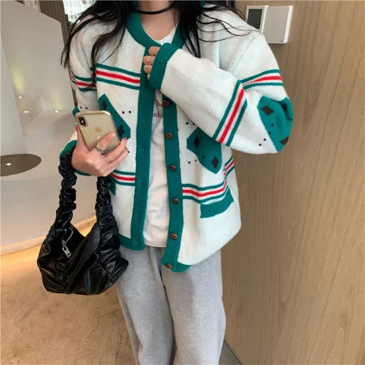 Title 3, Retro Hit Color Diamond Round Neck Sweater Card...
