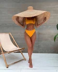 Traje de baño sexy triangular con sujetador realza la figura, perfecto para un bronceado ideal y un estilo playero audaz. — foto 1