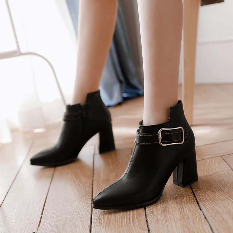 Riemgesp laarzen voor een opvallende look. Robuuste en stijlvolle schoenen voor elke gelegenheid. Bestel nu! — foto 2