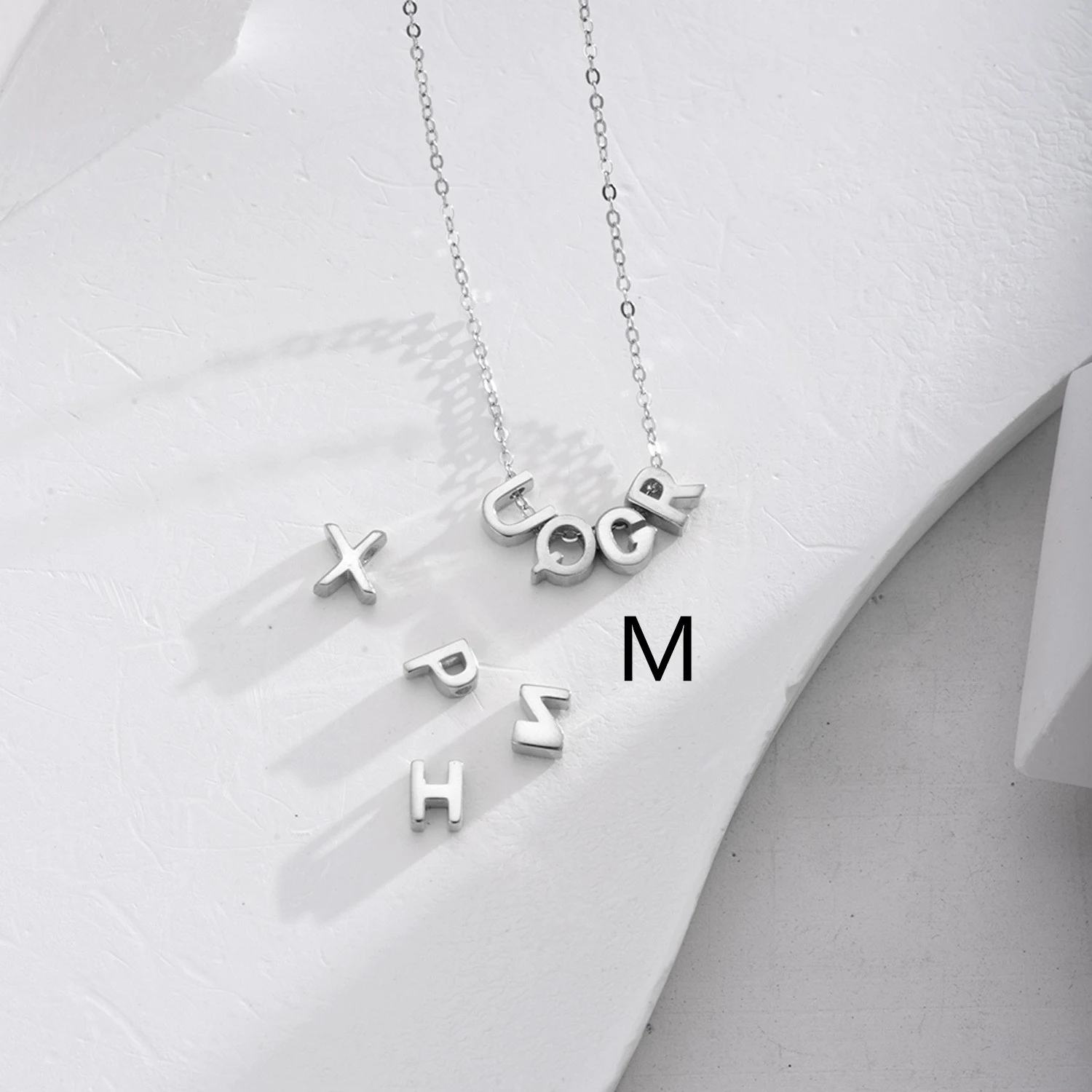 Colar DIY com pingente de prata S925 com 26 letras inglesas, design simples e elegante, coração brilhante, para um toque pessoal. — foto 14