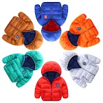 Jaqueta infantil com capuz e enchimento de plumas para aquecer no inverno. Conforto e proteção contra o frio, ideal para brincar ao ar livre. — foto 8