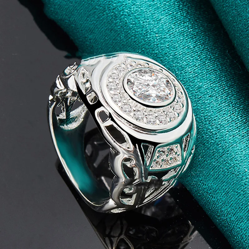 Anel de moda requintado com zircônia redonda. Elegância e brilho para complementar seu visual. Ideal para diversas ocasiões e estilos. — foto 6