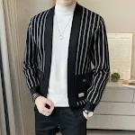 Cardigã de malha listrada slim casual masculino, suéter leve e estiloso para um visual moderno e descontraído. Conforto e elegância em uma peça. — foto 6