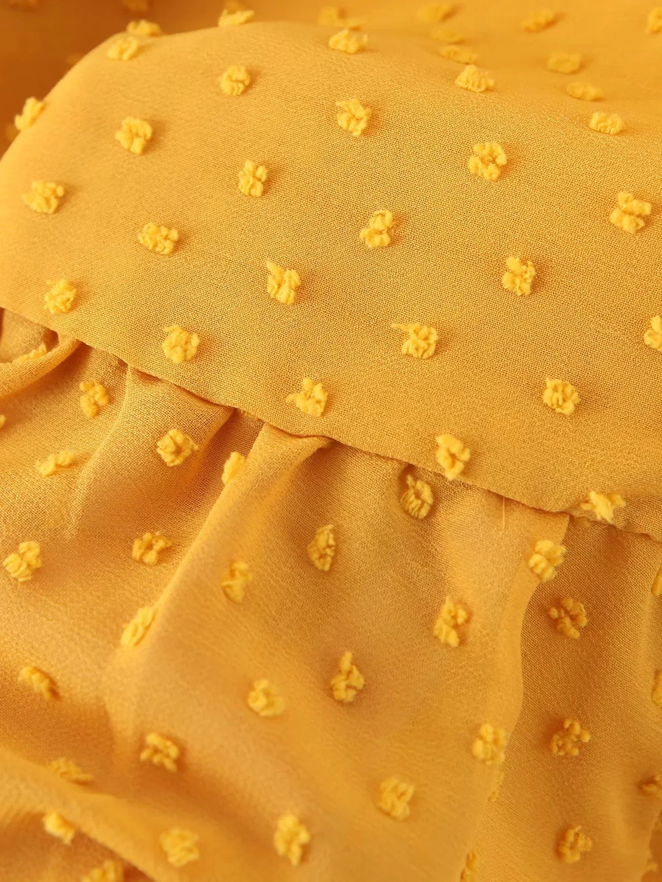 Camicia in chiffon a maniche corte, ideale per l'estate. Leggera e fresca, perfetta per un look casual o elegante, traspirante e confortevole. — foto 5