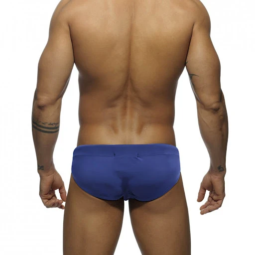 Title 13, Cueca de natação masculina com design esportivo...