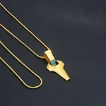 Colar com pingente cruz fluorescente da moda, brilha no escuro, um acessório estiloso e moderno para complementar seus looks e expressar sua fé. — foto 4