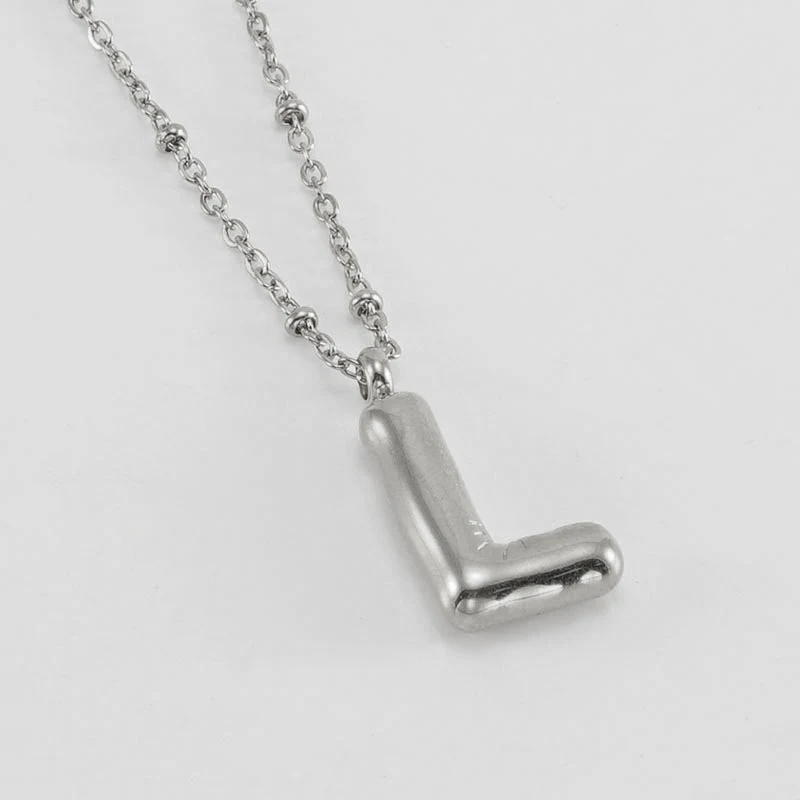Colar com pingente de letra bubble para moda feminina. Um acessório estiloso e personalizável para realçar seu visual. — foto 14