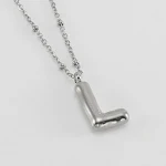 Colar com pingente de letra bubble para moda feminina. Um acessório estiloso e personalizável para realçar seu visual. — foto 14