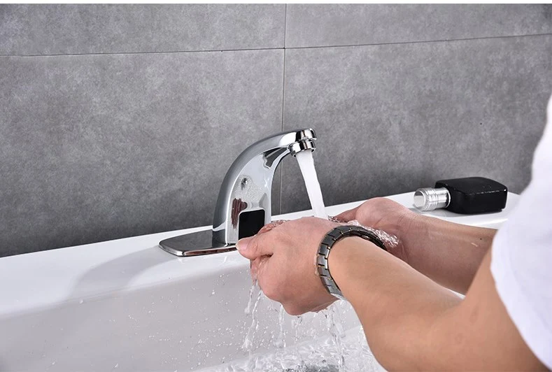 AC/DC inductie kraan voor koud water met dubbele functie. Efficiëntie en gemak in één kraan. Perfect voor keuken en badkamer. — foto 4