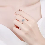 Anel de prata 925 com moissanite especial de 1 ou 2 quilates, com cravação em quatro garras. Joia elegante e sofisticada para mulheres. — foto 1