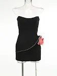 Abito elegante con gonna e decorazione floreale a contrasto. Perfetto per occasioni speciali, esalta il tuo stile e la tua femminilità. — foto 2