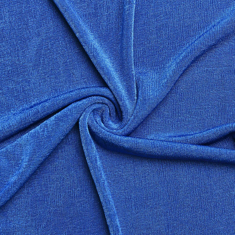 Completo donna tre pezzi, top tubino, maniche lunghe, schiena scoperta, gonna lunga con lacci. Nuovo trend autunnale. — foto 7