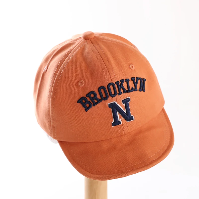 Boné de beisebol com proteção solar e combinação perfeita. Use com qualquer roupa, aproveitando o sol com estilo e conforto. Ajuste ideal. — foto 2