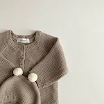 Macacão de malha outono para bebês recém-nascidos coreano, unissex, com gorro, culote e suéter. Roupa fofa para meninos e meninas. — foto 12