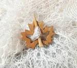 Spilla in legno per scialle, foulard o sciarpa da donna. Accessorio elegante e pratico per fissare i tuoi capi con stile naturale. — foto 3