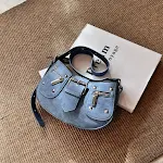 Bolso de hombro retro con remaches para mujer, perfecto para llevar bajo el brazo. Diseño elegante y funcional, ideal para un look vintage moderno. — foto 10
