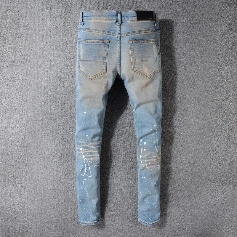 Heren ripped jeans gemaakt van old washed denim met patches, voor een stoere en trendy look. De ideale jeans voor een comfortabele en stijlvolle dag. — foto 4