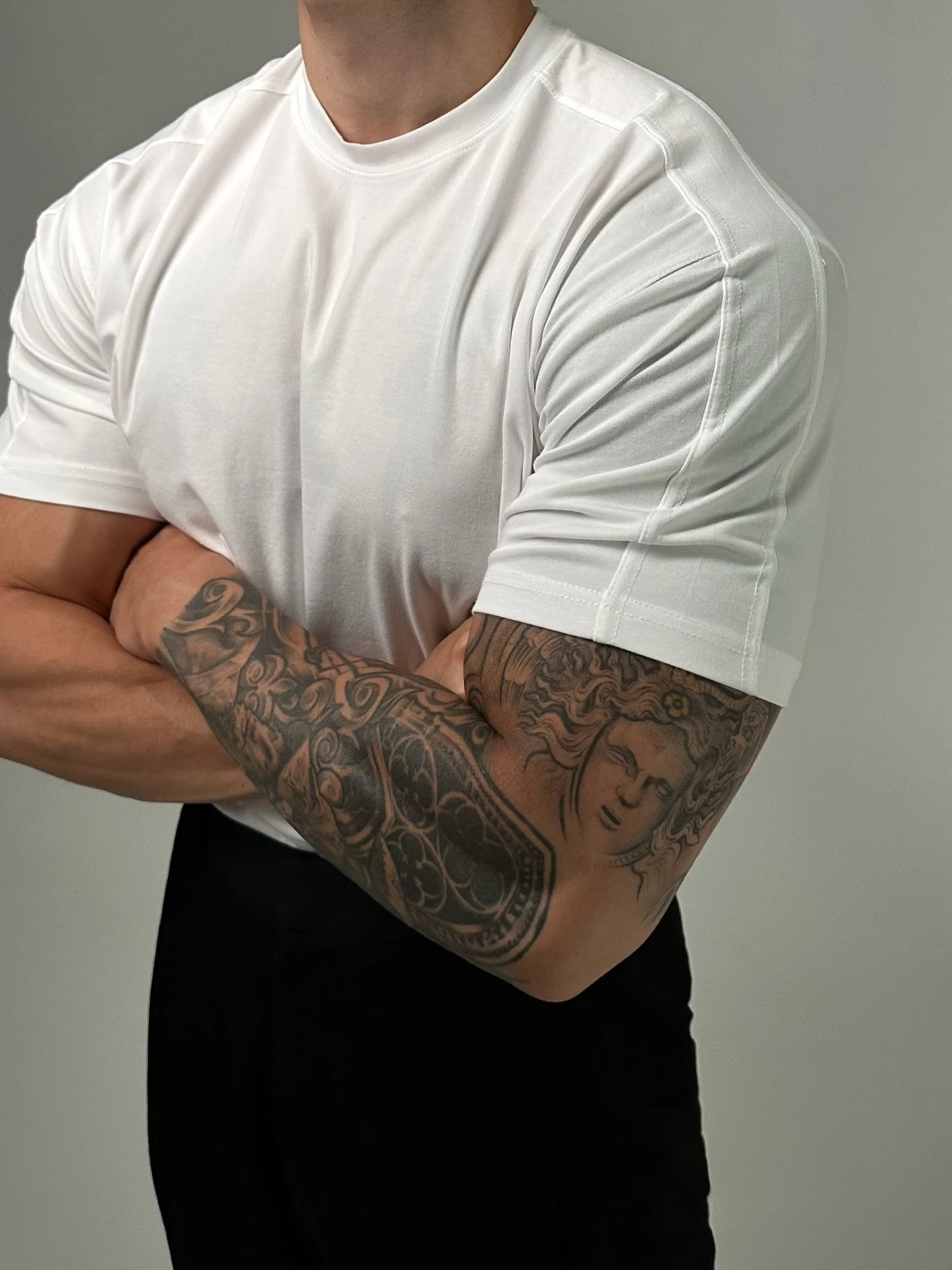 Camiseta esportiva retrô americana de manga curta masculina para o verão. Conforto, estilo vintage e ideal para atividades ao ar livre. — foto 9