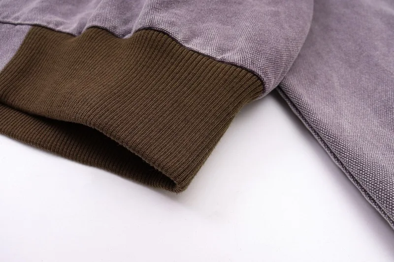 Giacca con cappuccio retro lavata e usurata. Goditi il comfort vintage e uno stile inconfondibile per un look casual. Morbida, resistente e perfetta per ogni occasione. — foto 7