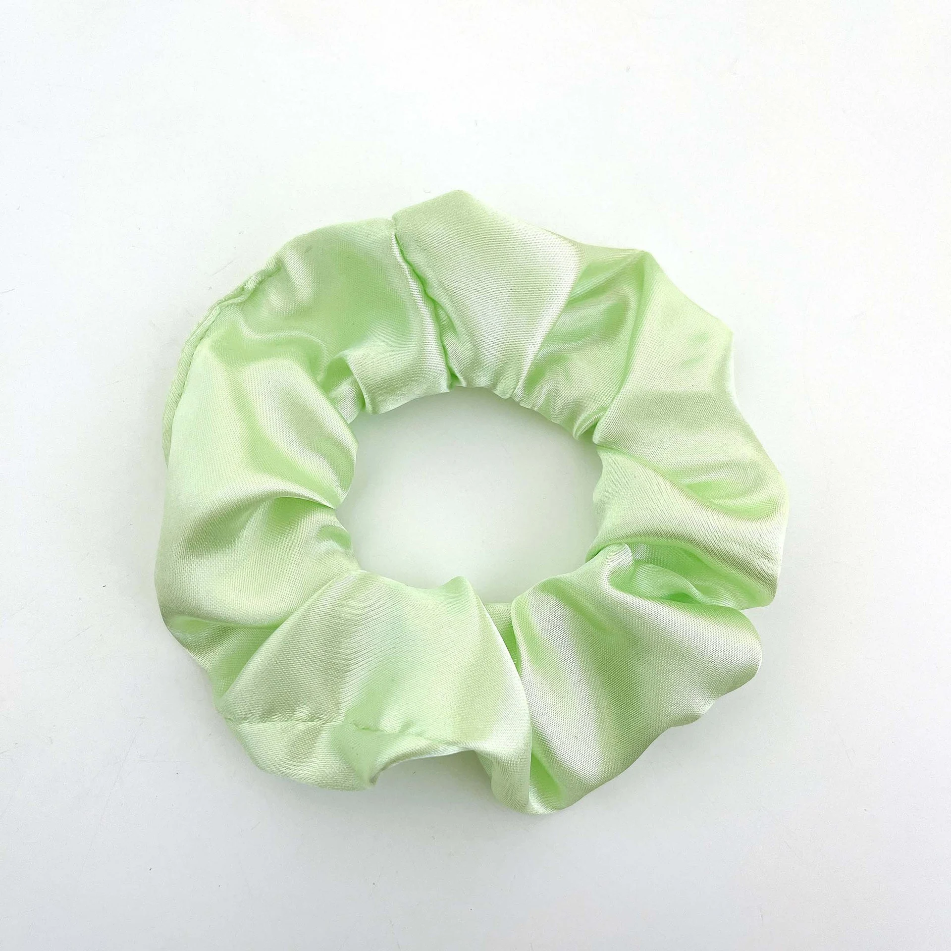 Haarring met effen kleur, grote bloem. Haarband en elastiek voor dames. Haaraccessoires voor stijlvolle kapsels. — foto 56
