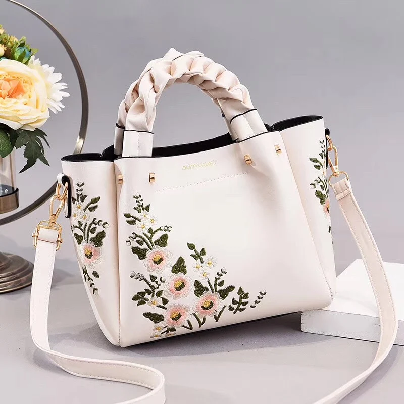 Title 2, Sweet Flower-Damp lady bag. Charming floral des...