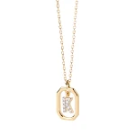 Colar Mini Letra Pequena Prata 18k, Simples e Leve, Luxo Discreto e Sofisticado. Joia feminina ideal para um toque de elegância e personalidade. — foto 18