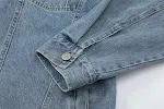 Giacca in denim American High Street con ricamo di lettere — Capo in denim elegante e confortevole per l'uso quotidiano, con ricamo di lettere distintivo. — foto 10