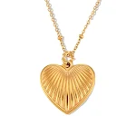 Colar de ouro 18K com pingente de coração pêssego listrado e corrente de contas. Design simples e elegante, ideal para uso diário ou presente. — foto 5