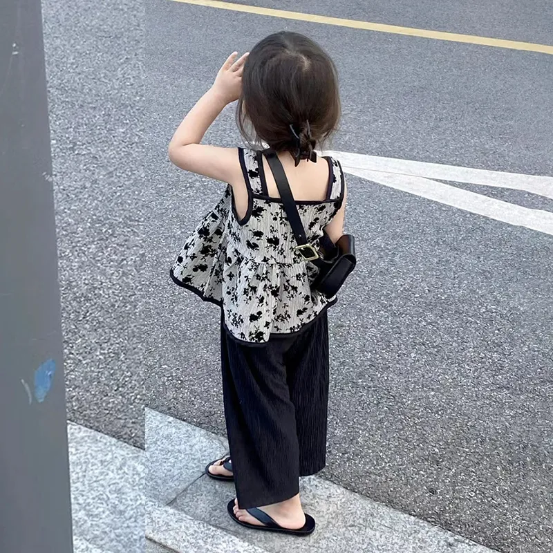 Colete feminino floral Camisola Traje fino casual Conforto e estilo para o verão Tecido leve e respirável Combinação versátil Ideal para dias quentes e passeios — foto 12