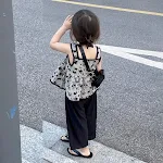 Colete feminino floral Camisola Traje fino casual Conforto e estilo para o verão Tecido leve e respirável Combinação versátil Ideal para dias quentes e passeios — foto 12