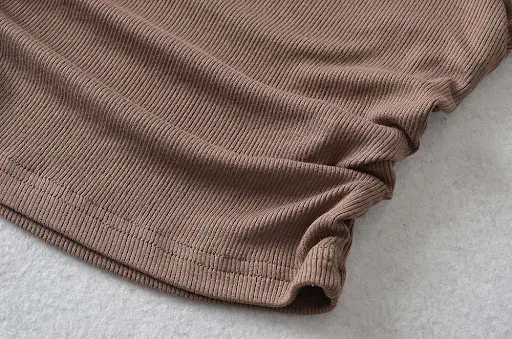 Title 3, T-shirt corto da donna slim fit con pieghe e po...
