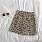Falda de tubo de lana con estampado de leopardo, talle alto, estilo coreano retro, corte A, ajustada y elegante para un look salvaje y moderno. — foto 3