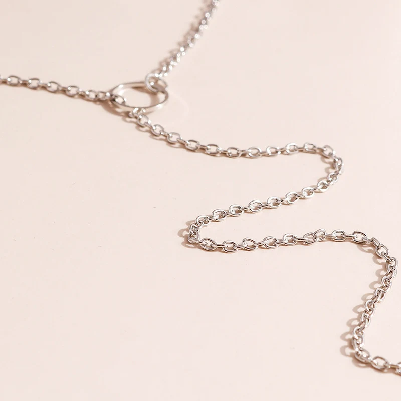 Colar Curto Simples com Ilhós para Mulher Um acessório elegante e fácil de usar que complementa seu visual diário com um toque charmoso. — foto 5