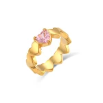 Anel de zircônia em aço inoxidável banhado a ouro 18K com coração, perfeito para presentear e adicionar charme ao seu look. — foto 3