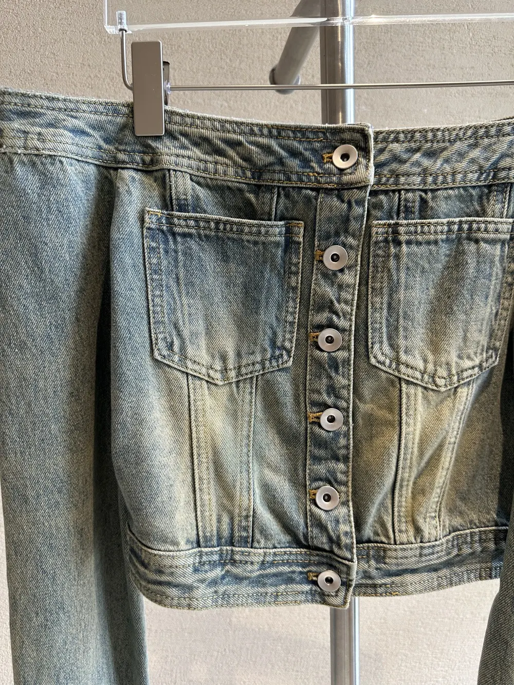 Title 5, Off-shoulder denim long-sleeved top with a slim...