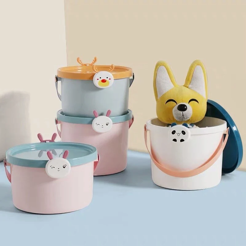 Balde de armazenamento portátil de plástico com desenhos animados para brinquedos infantis, fácil de limpar e transportar, ideal para organização. — foto 13