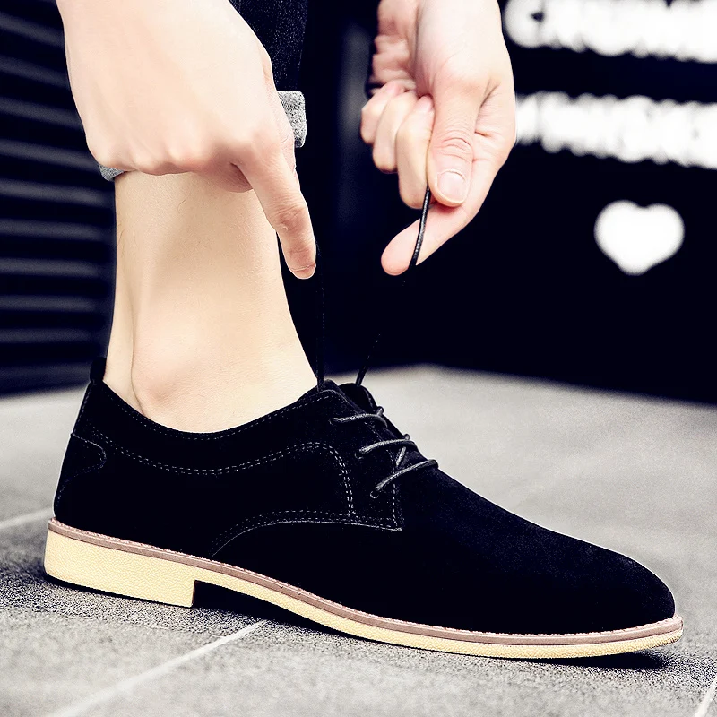 Heren suède leren schoenen voor stijl en comfort. Echte lederen schoenen voor een verfijnde en duurzame look, ideaal voor elke gelegenheid. — foto 2