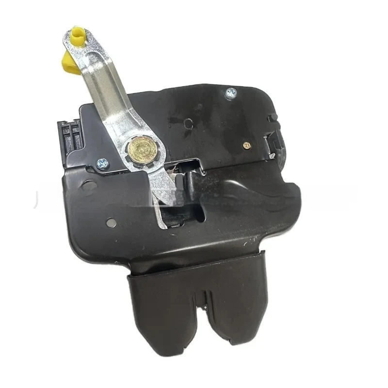 Tailgate and Luggage Compartment Lock for Cars. Secure your belongings with ease. Provides enhanced security and peace o — photo 3