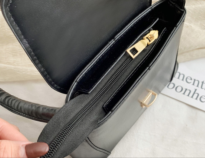 Title 3, French niche retro armpit bag The stylish vinta...